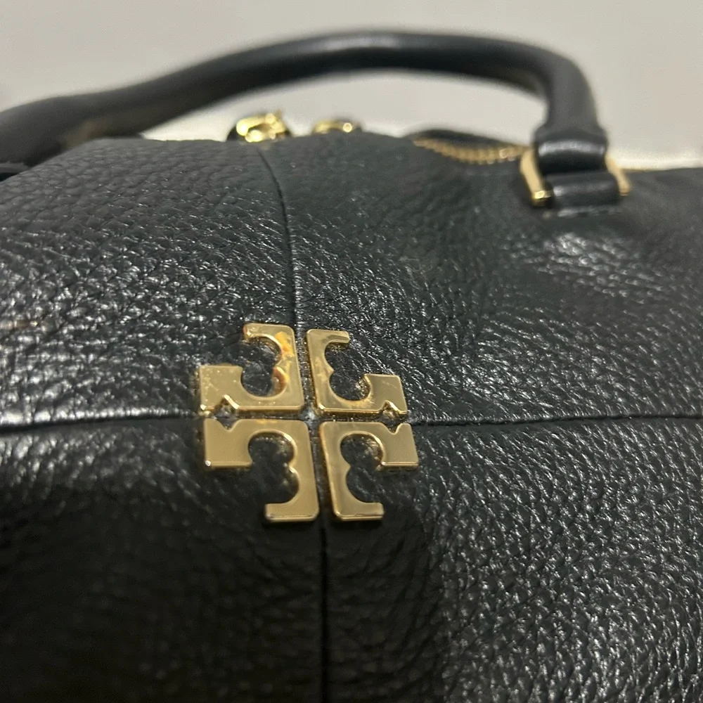 Tory Burch Black Shoulder Bag with Gold Accents - Picture 2 of 8
